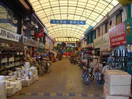Nam Thiên – chợ chuyên đồ dùng nhà hàng, khách sạn quy mô nhất Quảng Châu, Trung Quốc.