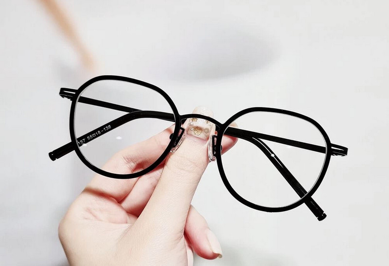 Tìm Nguồn Hàng Gọng Kính Trung Quốc: Kinh Nghiệm Nhập Hàng Giá Sỉ Cho Người Kinh Doanh